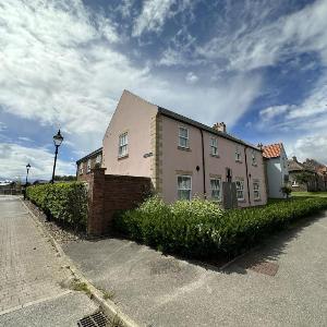 Casa Crusoe - Part of the The Bay Filey Holiday Village with pool gym and direct beach access pub restaurant tennis and meadows walks