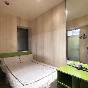 Room with Large Bed in Jordan Building Tsim Sha Tsui & Jordan Station