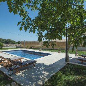 Villa in Peroj with Private Pool  Near Beach