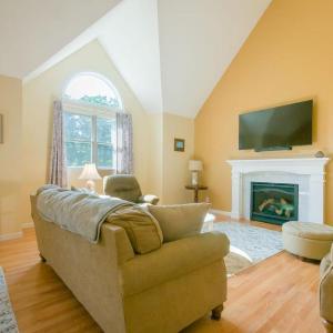 Dog-Friendly Cape Home with Fire Pit
