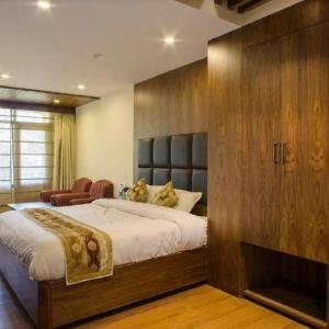 Hotel Shiwalik Regency