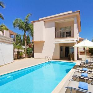 Villa Michaella - 500m from Golden Beach