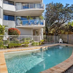 Pristine 2-Bed Apartment with Pool and Balcony