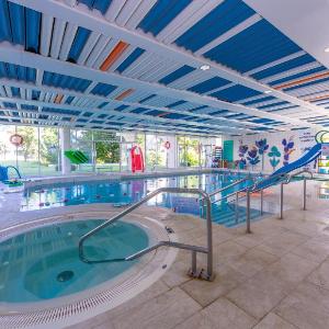 Maraini Elegante Apartment with Jacuzzi & Balcony - Happy Rentals