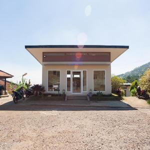 Urbanview Resort Adang Zecky Cisarua Puncak by RedDoorz