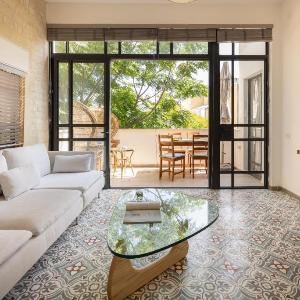 Rustic Charm 2BR Apt in Tel Aviv By Sea N Rent