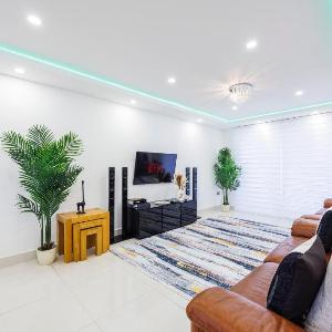 Luxurious - Pool Table - Games Room - Free Parking