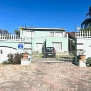 Royaltics Place