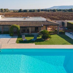 Villa Sambucia - Private Sicilian Charm Villa - Outdoor Whirlpool & Solarium