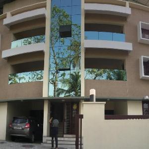 Athrakkattu Enclave Deluxe 6 Bedroom AC Apt for 12