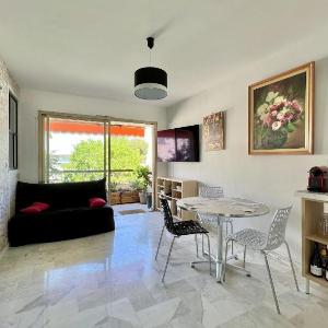 Bright 31m2 flowered terrace near Croisette