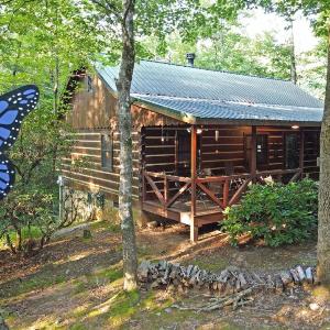Creekfront- Hot Tub- Wifi- Pets ok Fireplace Firepit Creekfront