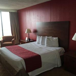 Summer Wind Inn and Suites