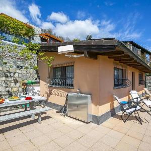 Petit Cadeau with Terrace and Private Garden - Happy Rentals