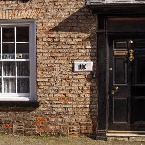 Half Moon House - Timeless Charm with Sea Views