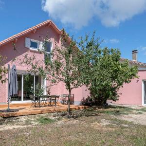 Maison moderne avec jardin pour 8