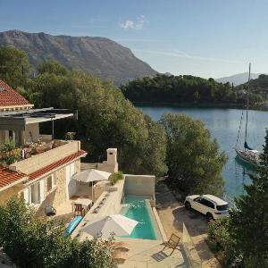 Villa Sea La Vie Seafront Location 4 Bedrooms Sea Access