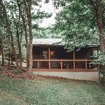 Romantic Cabin King Bed 12-Acre Getaway Rockbridge Ohio
