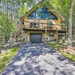 Poconos Chalet newly renovated great location home