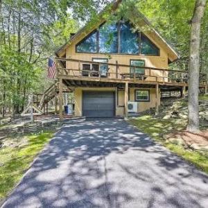 Poconos Chalet newly renovated great location home