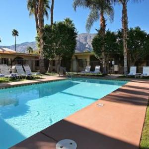 7 Springs Inn & Suites