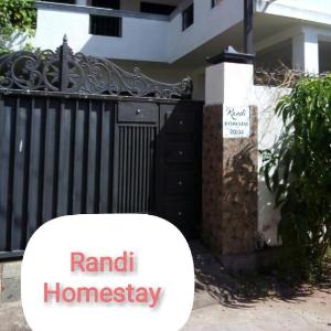 Randi Homestay