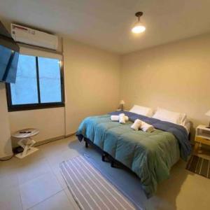 Moderno y nuevo apartamento con cochera en el centro