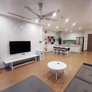 4 Bedroom 3 Bathroom Apartment in Hanoi