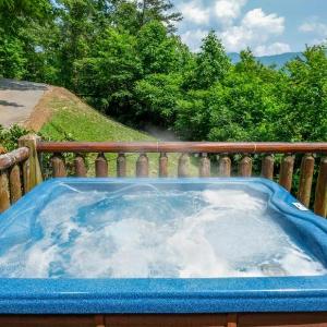 Cozy Cabin - Beautiful Mountain Views Hot Tub + Pool Table