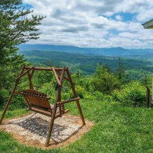 Over the Top - Pets Welcome Mountain Views Hot Tub Wood-burning Fireplace