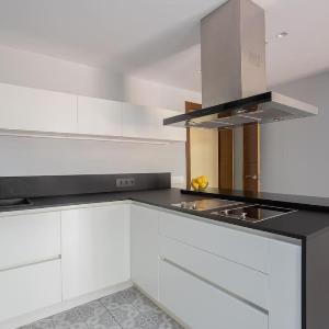 Quiet 2BR Near Marina Metro Workspace