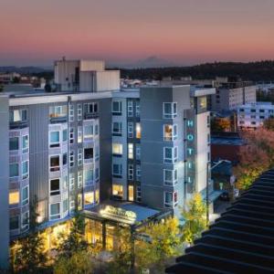 Husky Softball Stadium Hotels - Staypineapple At Watertown Hotel Seattle