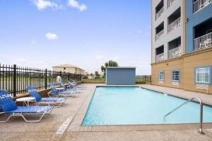 Days Inn & Suites by Wyndham Galveston West/Seawall, Galveston