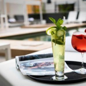 Hotels near Queensland Country Bank Stadium - Grand Hotel and Apartments Townsville