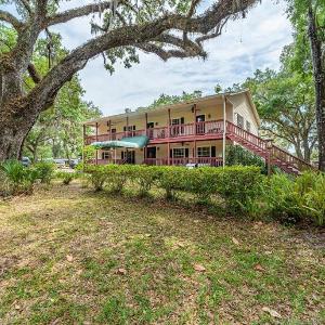 Florida Sand Music Ranch Hotels - Entire Boutique Hotel walking distance to river