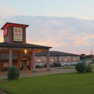 Hotels near Wild Rose Co-op Recreation Centre - R&R Inn & Suites