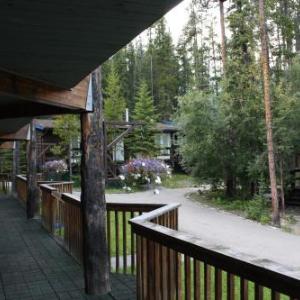 Sunwapta Falls Rocky Mountain Lodge