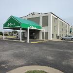 Hotels near Century II Convention Center - Scotsman Inn