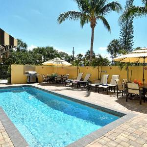 Monarch Villa - 5542 W