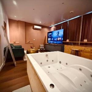 Nancy-Place Colline La suite jacuzzi cinéma Clim