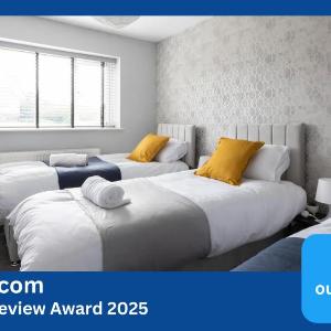 Large 5BR Home Sleeps 12 Parking & Comfort
