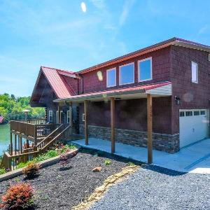 Smoky Mountain Lake Retreat
