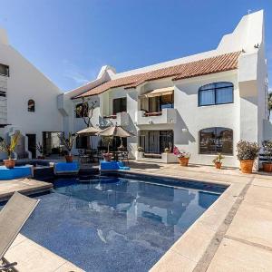 Chic Marina 2BR condo with Pool Access