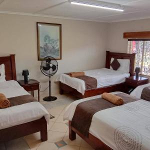 Zambezi Family Lodge - Leopard Room
