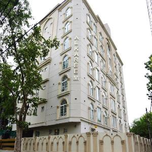 Chic Noir 1 Bedroom Apartment Gulberg