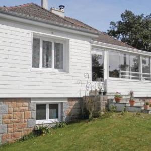 Three-Bedroom Holiday home with a Fireplace in Jullouville