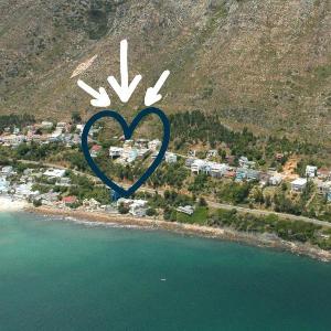 'Harbour Views' - 2 bedroom sleeps 4 with private pool and large veranda!