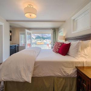 Beachside Villa Suites and Vacation Rentals