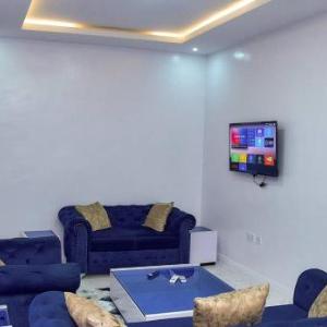 JKA 2-BEDROOM-Apt 24HRS POWER Unlimited WIFI  GARDEN PATIO AREAFREE DAILY HOUSEKEEPING