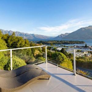 Alpen View Villa - Short walk to town